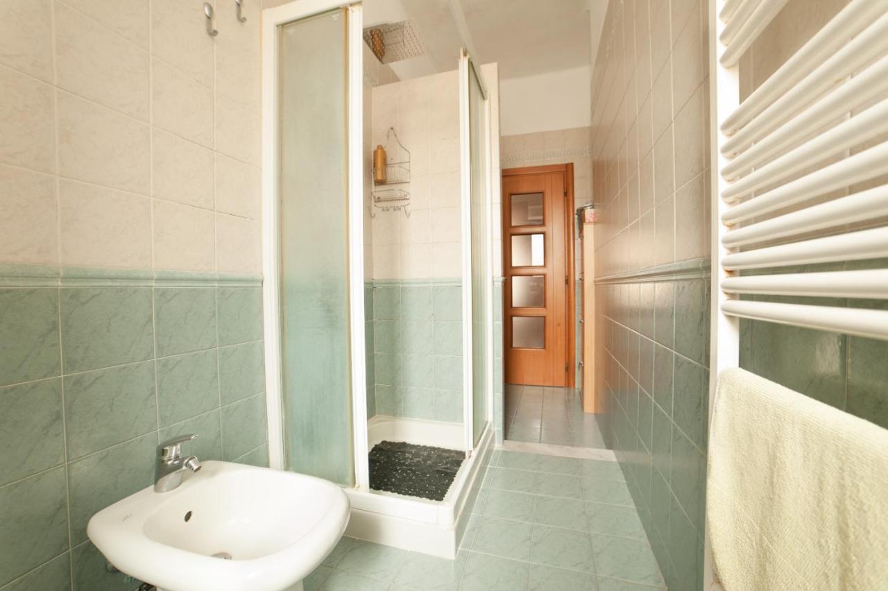 Cozy Room Stanza Close City Center In A Family House Stanza In Appartamento Condiviso Noi Viviamo In Casa Stanza In Affitto Turin Exteriör bild