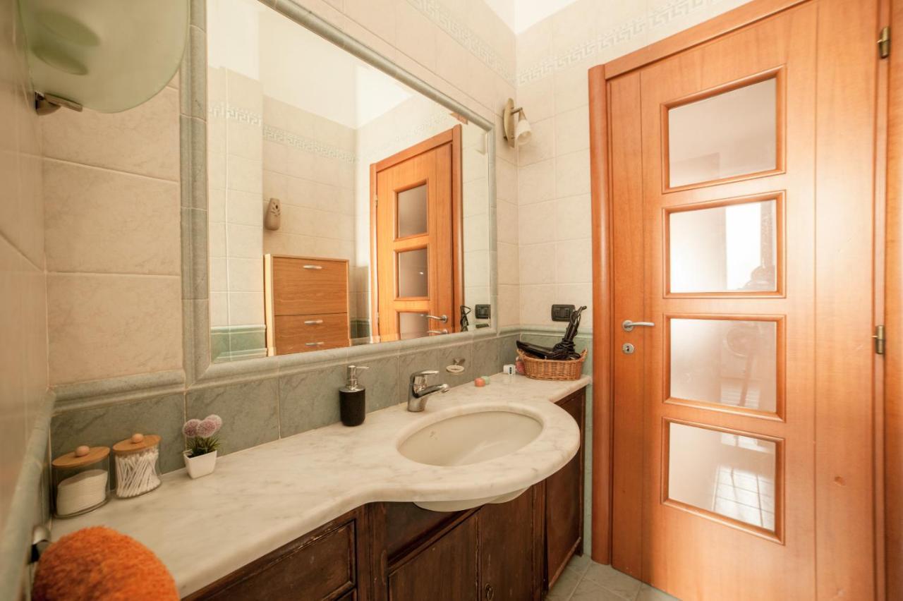 Cozy Room Stanza Close City Center In A Family House Stanza In Appartamento Condiviso Noi Viviamo In Casa Stanza In Affitto Turin Exteriör bild