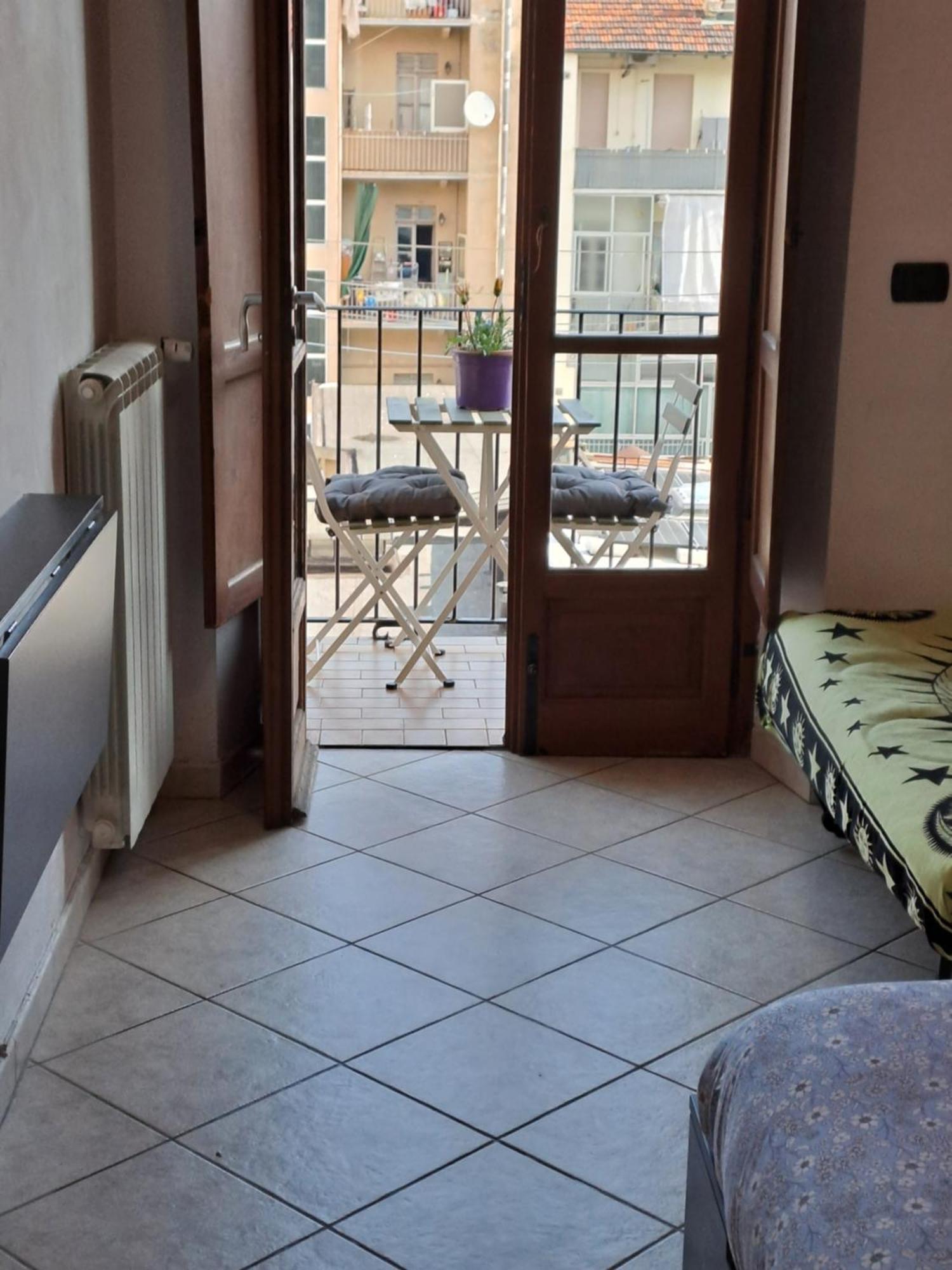 Cozy Room Stanza Close City Center In A Family House Stanza In Appartamento Condiviso Noi Viviamo In Casa Stanza In Affitto Turin Rum bild